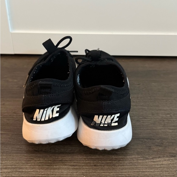 Nike Black and White Athletic Shoes - Picture 4 of 5